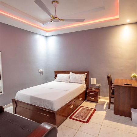 Bella Ella Hotel & Event Center Kasoa Extérieur photo