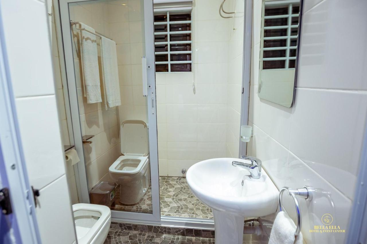 Bella Ella Hotel & Event Center Kasoa Extérieur photo