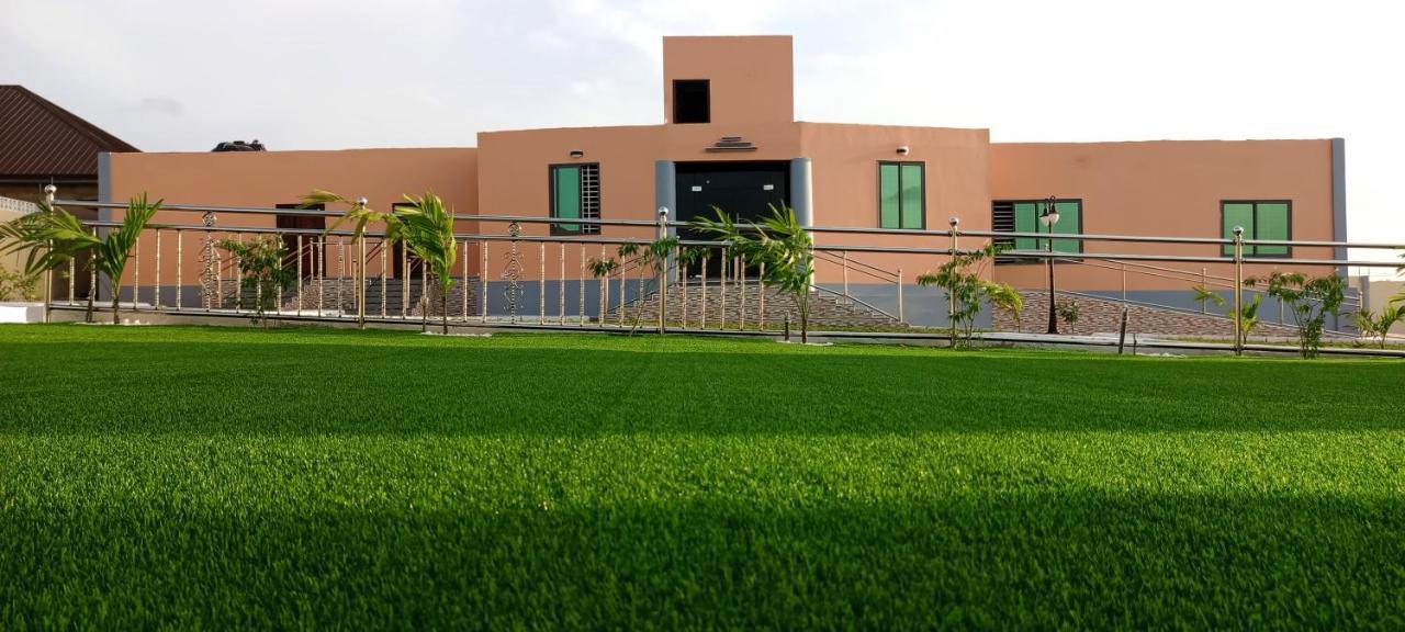 Bella Ella Hotel & Event Center Kasoa Extérieur photo