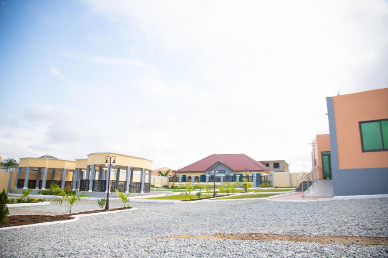 Bella Ella Hotel & Event Center Kasoa Extérieur photo