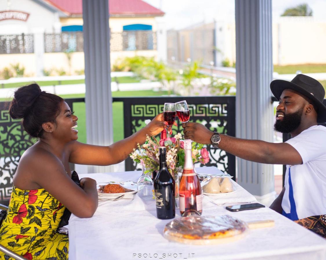 Bella Ella Hotel & Event Center Kasoa Extérieur photo