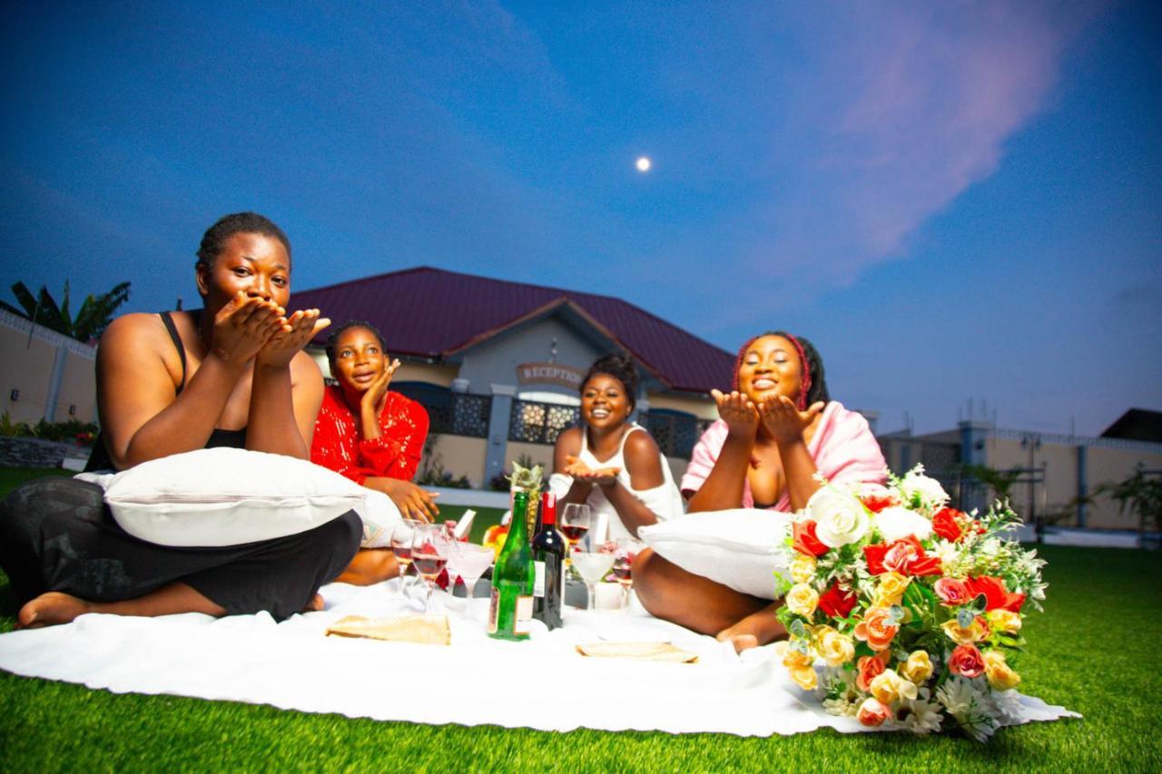 Bella Ella Hotel & Event Center Kasoa Extérieur photo
